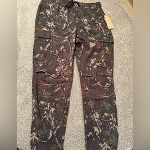 NWT Escape Brand Men's Camouflage Cargo joggers Pants large